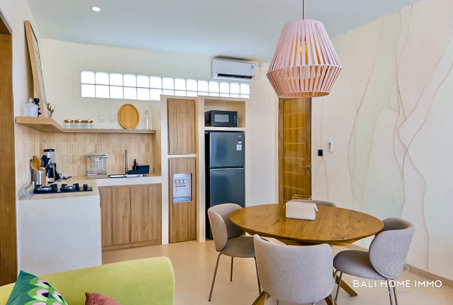 Stylish 1-Bedroom Apartment with Pool Access for Sale Leasehold in Ungasan view 5
