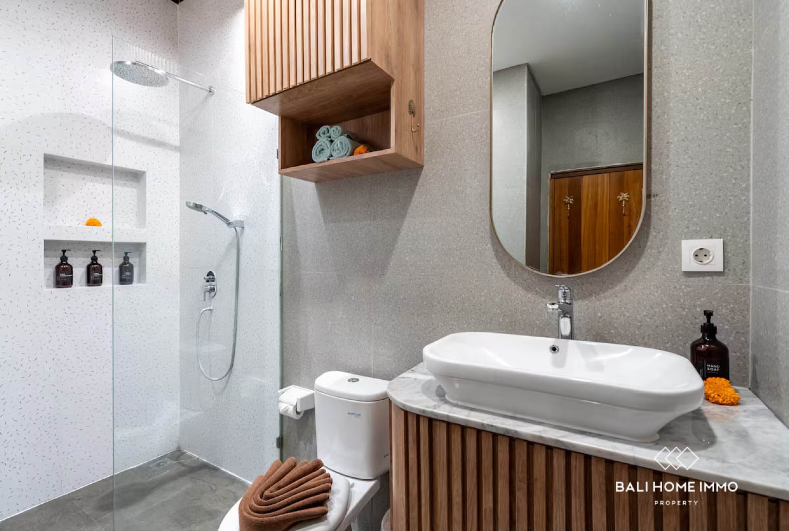 Stylish 1-Bedroom Private Mezzanine Villa for sale In Batu Bolong view 7