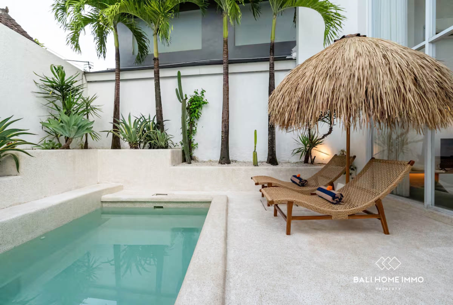 Stylish 1-Bedroom Private Mezzanine Villa for sale In Batu Bolong view 8