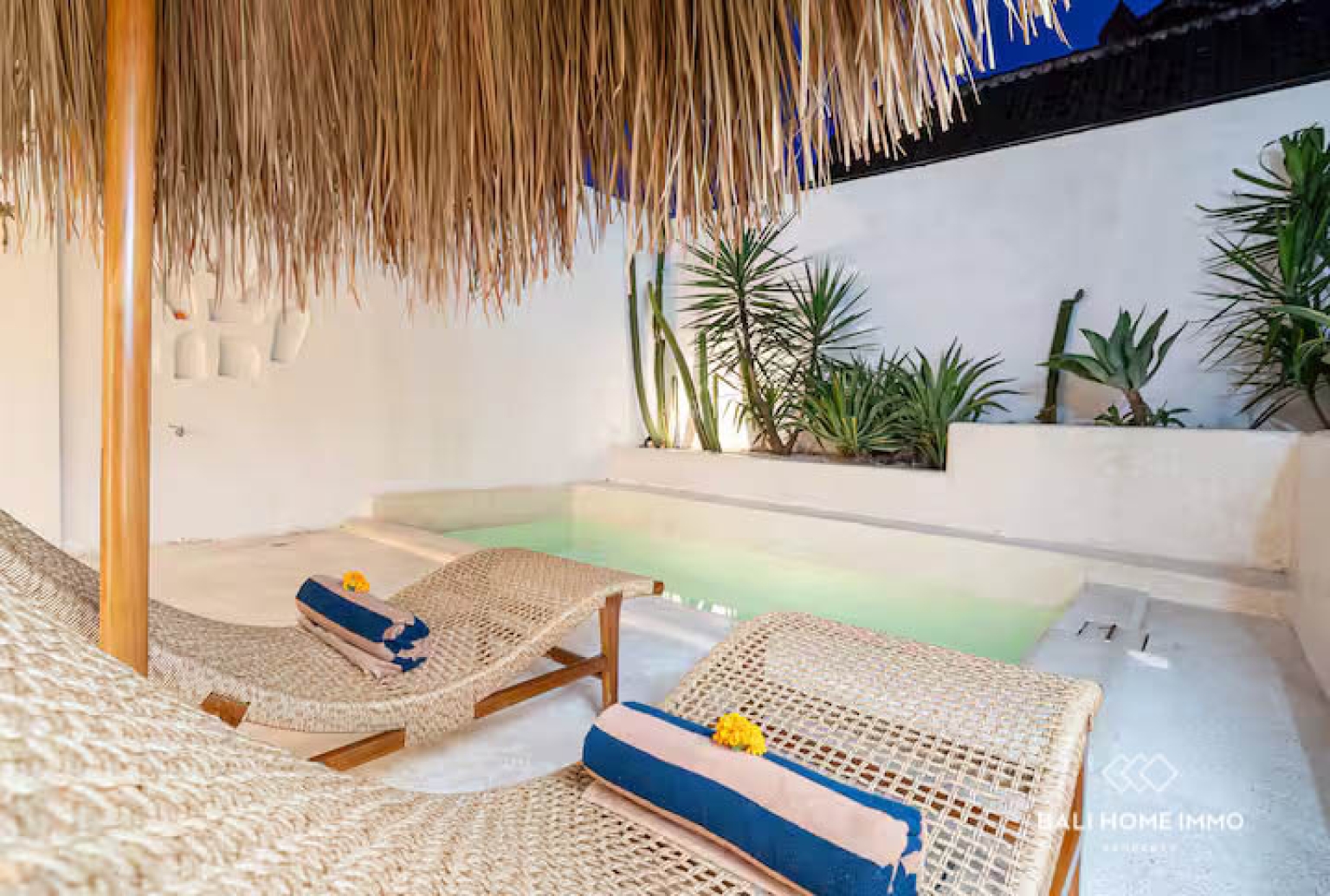 Stylish 1-Bedroom Private Mezzanine Villa for sale In Batu Bolong view 9