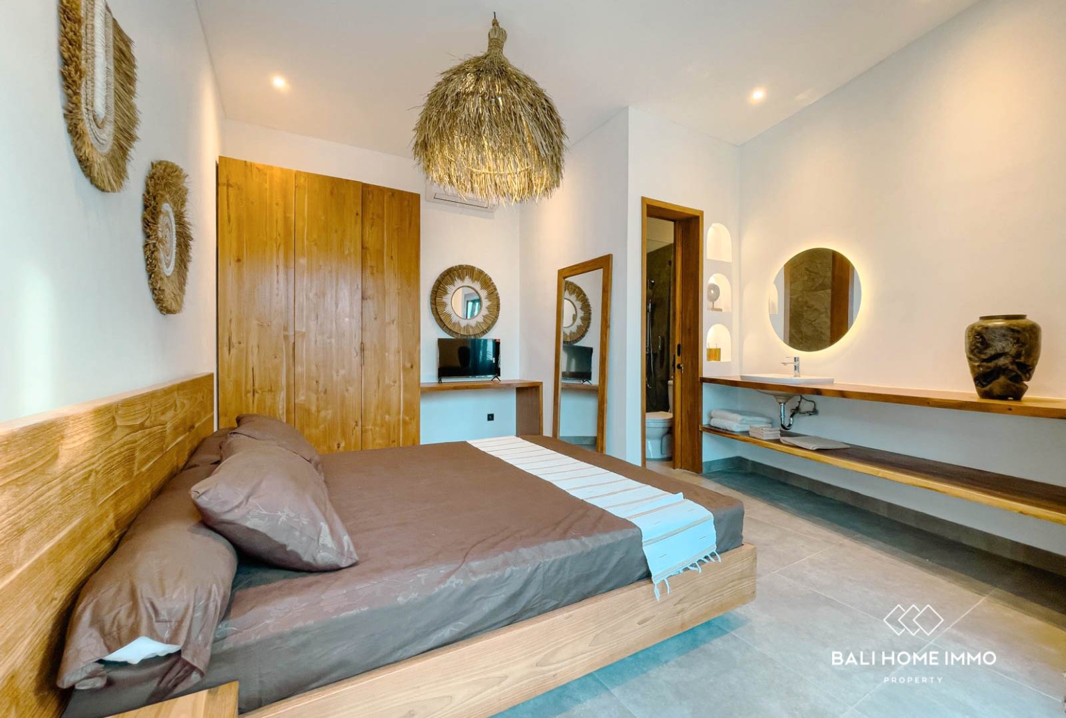 Stylish 2-Bedroom Villa with Private Pool for Monthly & Yearly Rent in Kerobokan view 14