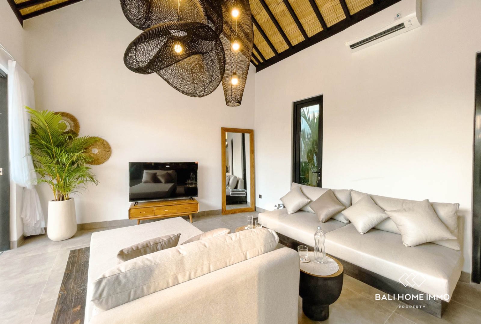 Stylish 2-Bedroom Villa with Private Pool for Monthly & Yearly Rent in Kerobokan view 3