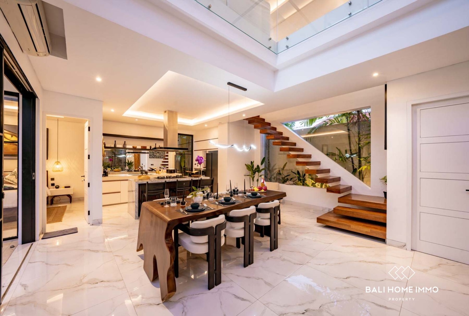 VILLA ÉLÉGANTE DE 3 CHAMBRES À VENDRE EN BAIL À SEMINYAK, BALI view 11