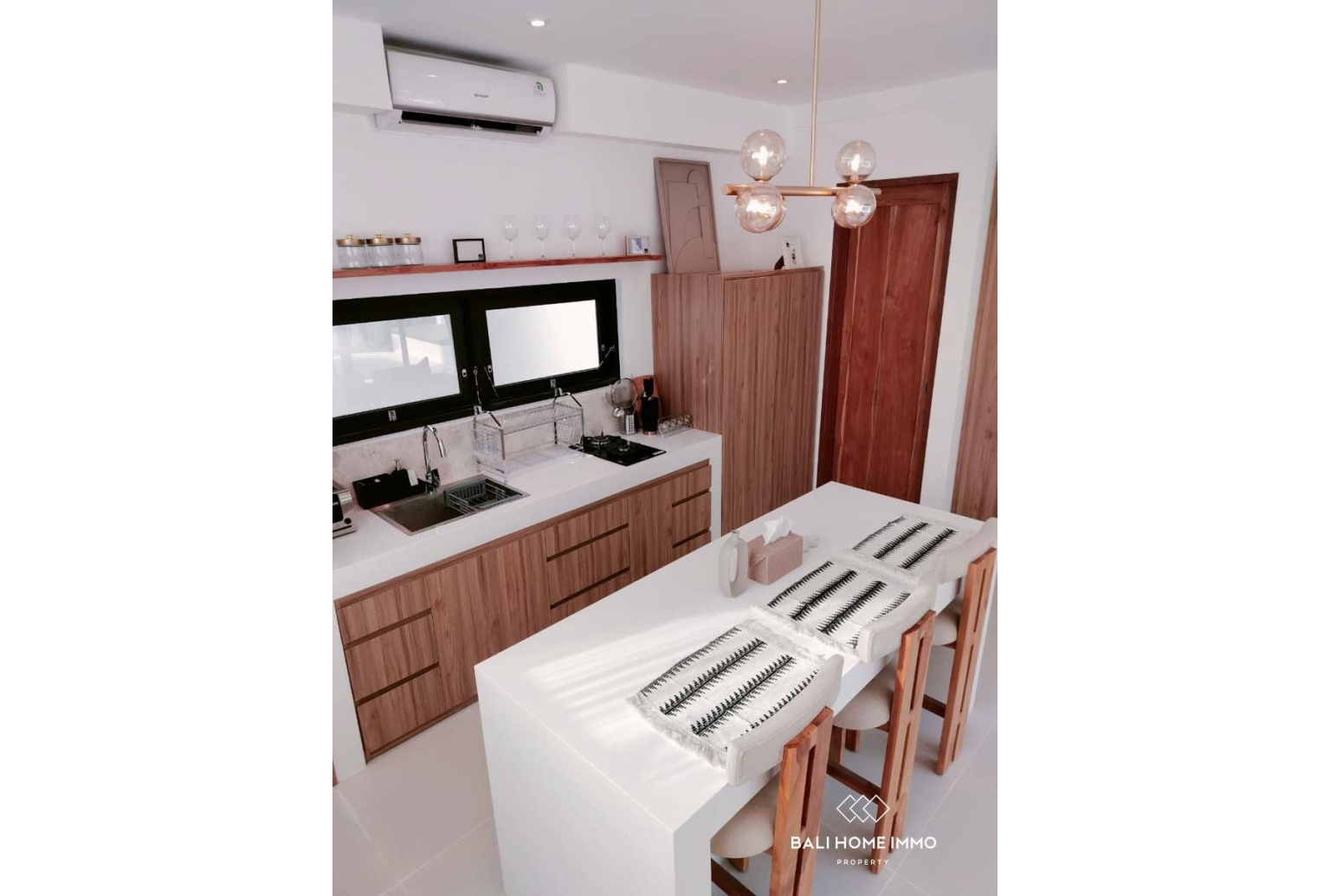 Villa moderne et élégante d'une chambre avec toit-terrasse à vendre à Seseh, Bali view 9