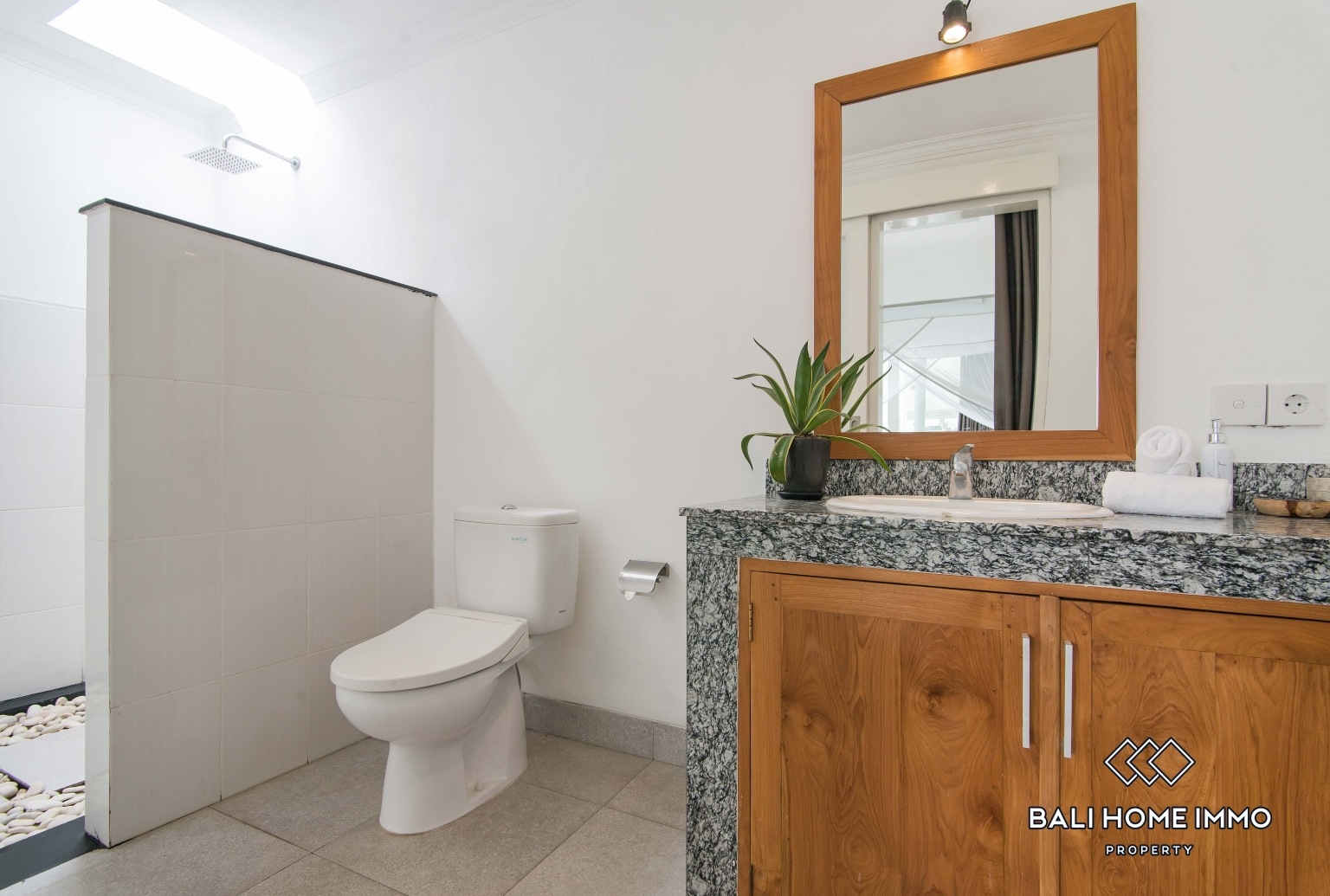Three units of 3 bedroom villa for rent in Canggu Berawa Beachside view 17