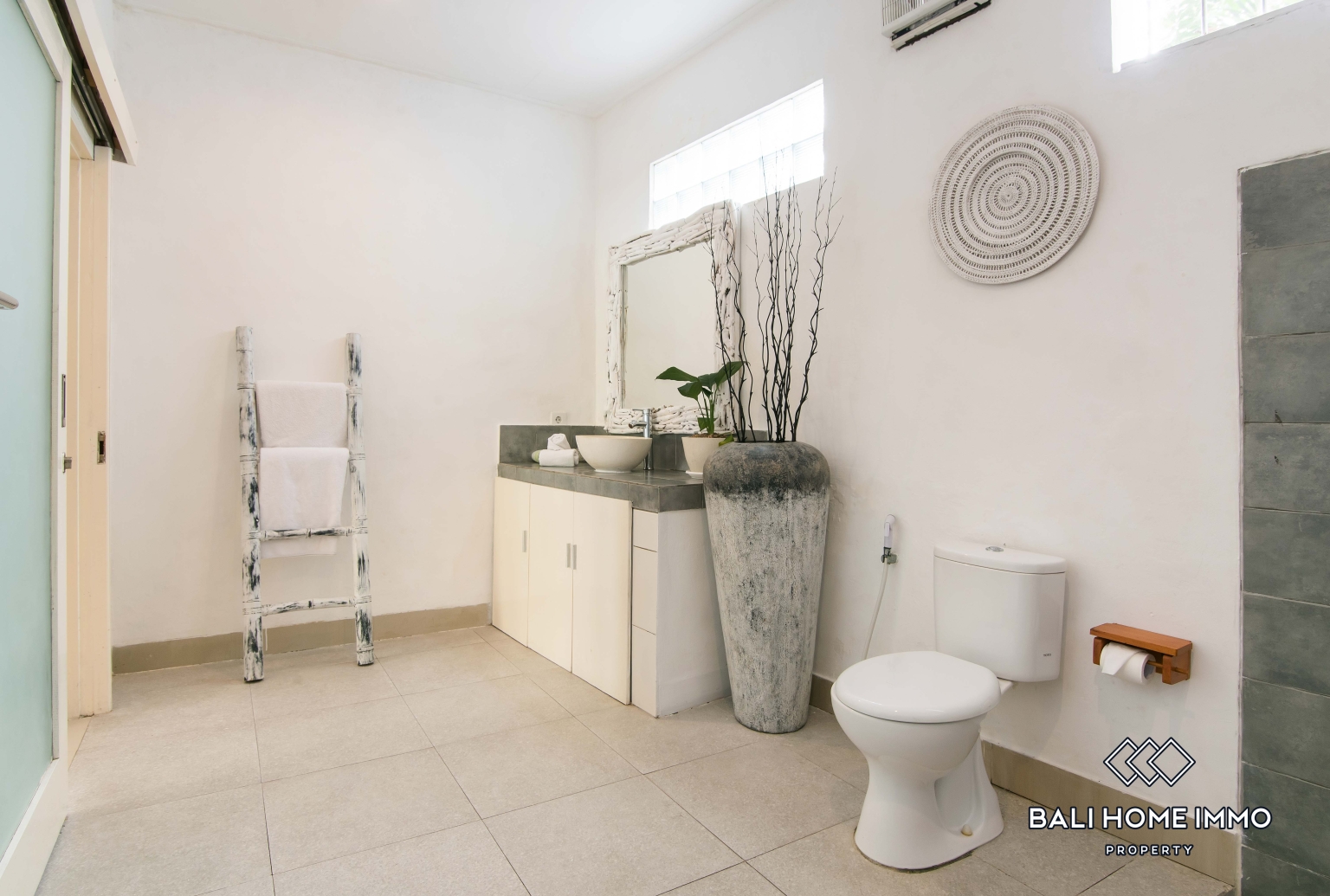 Three units of 3 bedroom villa for rent in Canggu Berawa Beachside view 18