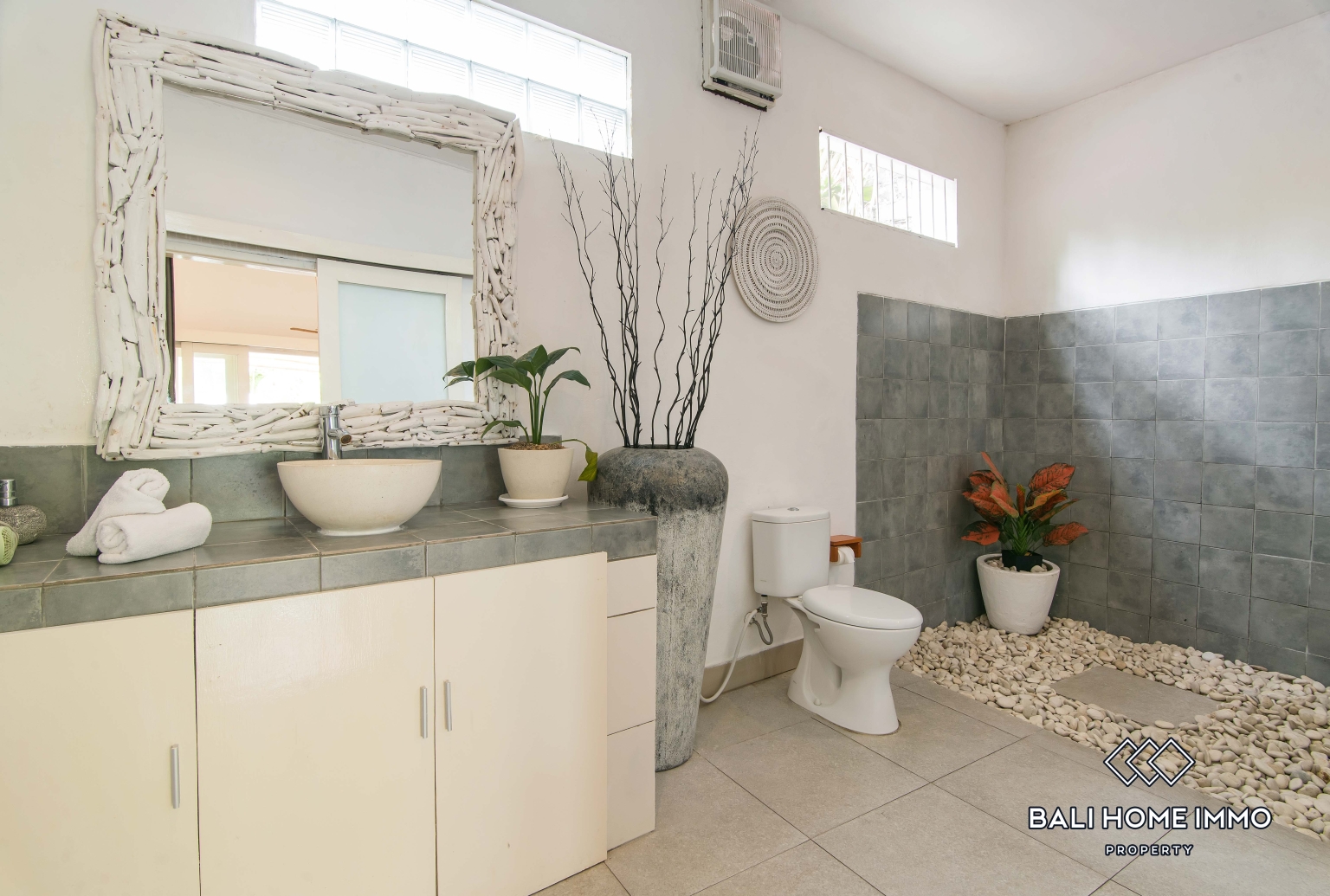 Three units of 3 bedroom villa for rent in Canggu Berawa Beachside view 19