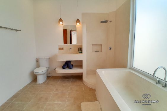 Image 12 from Villa 1 Kamar dengan Kantor dan Atap Luas Dijual di Umalas Bumbak