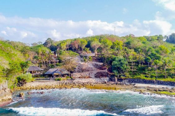 Image 8 from 10 are Beachfront Land for Sale in Nusa Ceningan