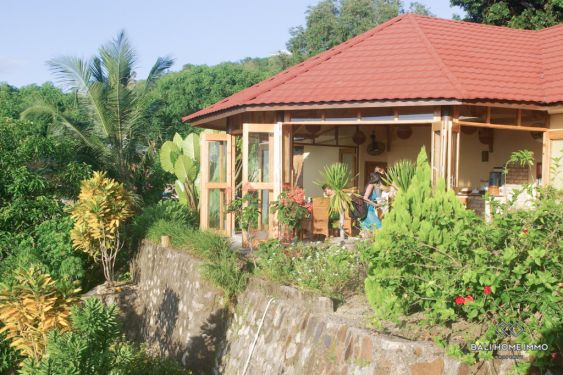 Image 2 from Hôtel de 10 chambres à vendre en pleine propriété avec vue sur l'océan à Labuan Bajo
