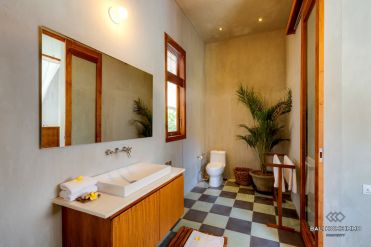 Image 12 from Villa 12 kamar tidur disewakan jangka panjang dekat dengan pantai Berawa