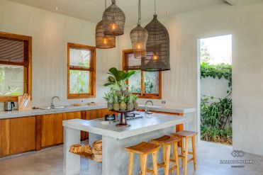 Image 1 from Villa 12 kamar tidur disewakan jangka panjang dekat dengan pantai Berawa