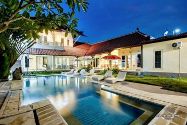 Image 1 from 16 Bedroom Guest House / Hotel For Sale in Nusa Dua