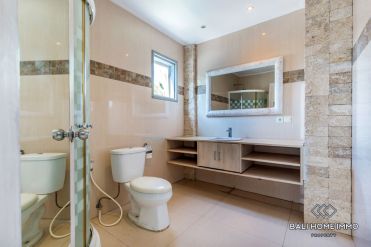 Image 8 from Appartement de 2 chambres à vendre avec bail près de la plage de Berawa