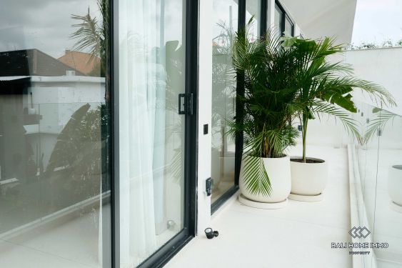 Image 17 from Vila Berdesain Mewah dengan 2 Kamar Tidur Disewakan Jangka Panjang di Sisi Perumahan Canggu