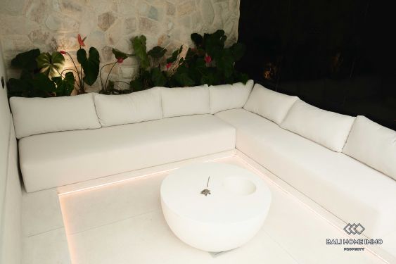 Image 6 from Vila Berdesain Mewah dengan 2 Kamar Tidur Disewakan Jangka Panjang di Sisi Perumahan Canggu