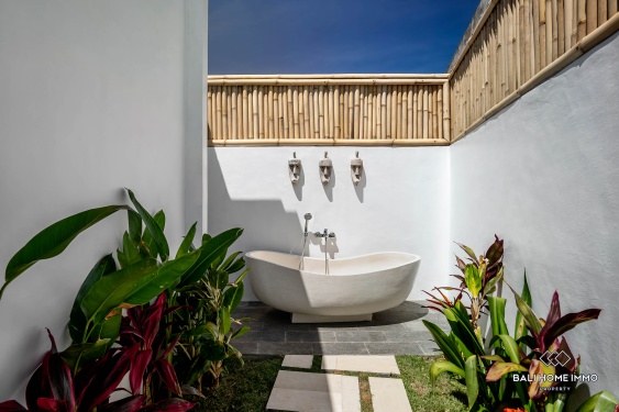 Image 10 from 2 bedroom modern tropical villa with ricefield view for sale leasehold in cemagi beachside