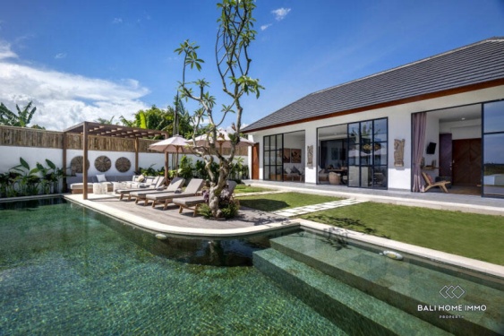 Image 1 from Villa tropis modern 2 kamar berpemandangan sawah dijual di tepi pantai Cemagi.