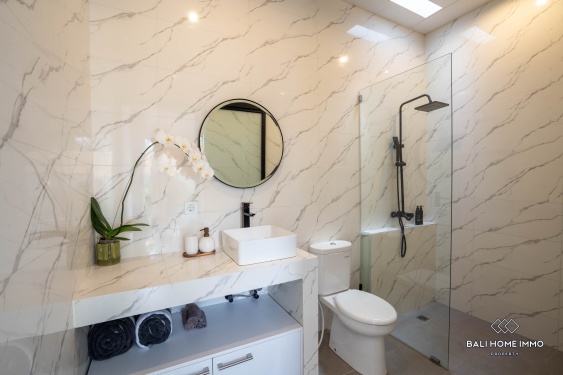 Image 11 from Villa moderne de 2 chambres à vendre, en bail emphytéotique ou en location à Tumbak Bayuh