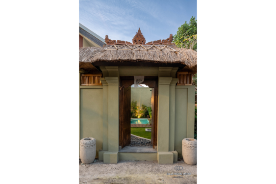 Image 18 from Villa moderne de 2 chambres à vendre, en bail emphytéotique ou en location à Tumbak Bayuh