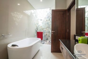 Image 3 from Villa de 2 chambres à louer à Berawa