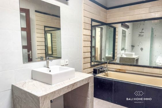 Image 11 from Vila 2 Kamar Tidur Disewakan Tahunan di Bali Kerobokan