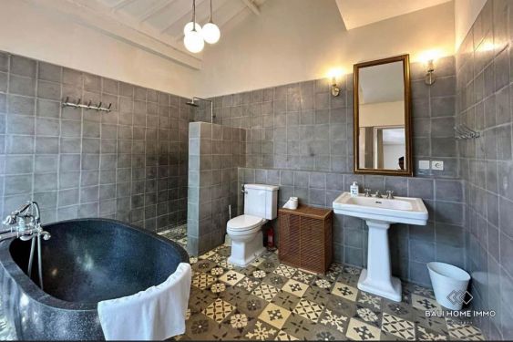 Image 12 from 2 Bedroom Villa with 1 upstair studio for Yearly Rental in Bali Seminyak