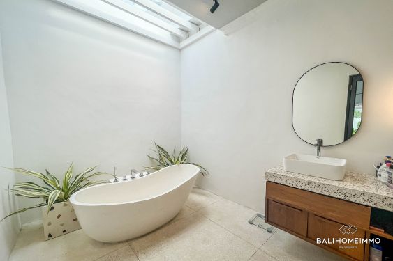 Image 18 from 2 Bedroom Villa with Spacious Garden for Rentals in Bali Seminyak