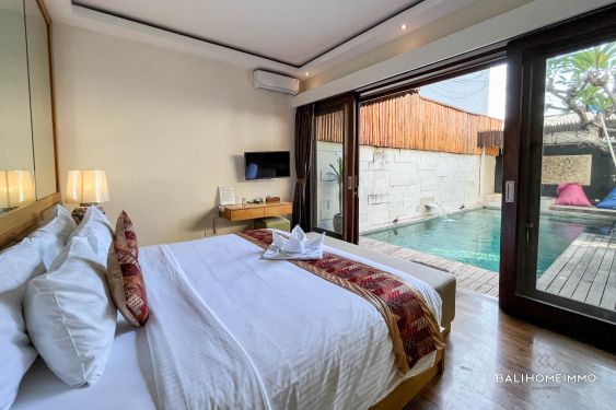 Image 9 from 2 Unit Villa Berdesain Kontemporer Modern dengan 3 Kamar Tidur Dijual Hak Milik di Seminyak Bali