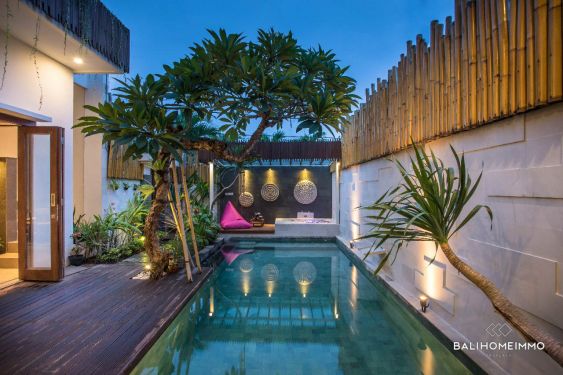 Image 13 from 2 Unit Villa Berdesain Kontemporer Modern dengan 3 Kamar Tidur Dijual Hak Milik di Seminyak Bali