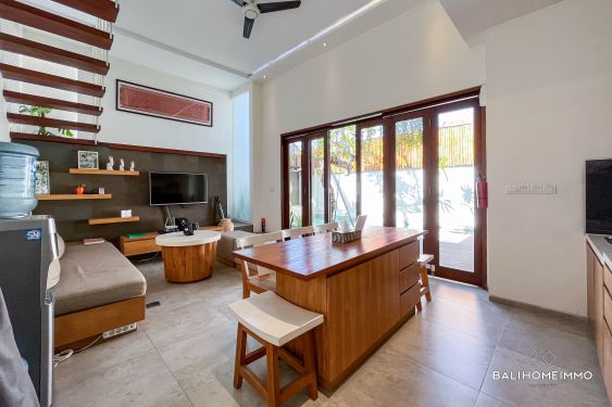 Image 6 from 2 Unit Villa Berdesain Kontemporer Modern dengan 3 Kamar Tidur Dijual Hak Milik di Seminyak Bali