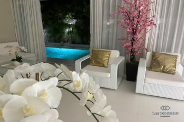 Image 9 from Deux villas mitoyennes, l'une de 4 chambres et l'autre de 3 chambres, sont à vendre à Berawa.