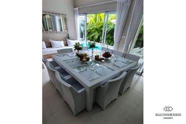 Image 5 from Deux villas mitoyennes, l'une de 4 chambres et l'autre de 3 chambres, sont à vendre à Berawa.