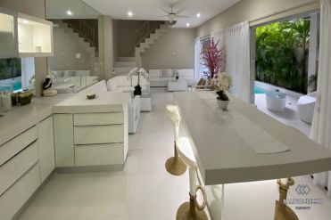 Image 6 from Deux villas mitoyennes, l'une de 4 chambres et l'autre de 3 chambres, sont à vendre à Berawa.