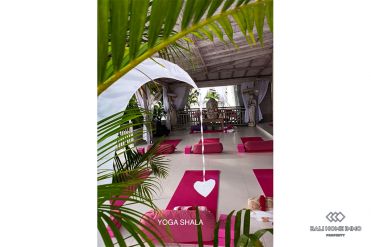 Image 15 from Deux villas mitoyennes, l'une de 4 chambres et l'autre de 3 chambres, sont à vendre à Berawa.