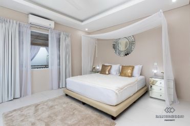 Image 11 from Deux villas mitoyennes, l'une de 4 chambres et l'autre de 3 chambres, sont à vendre à Berawa.