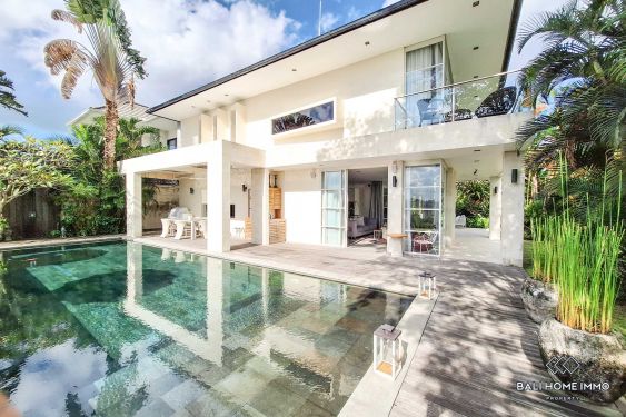 Image 3 from Dijual Vila Keluarga 3+1 Kamar dengan Taman Luas di Seseh Bali