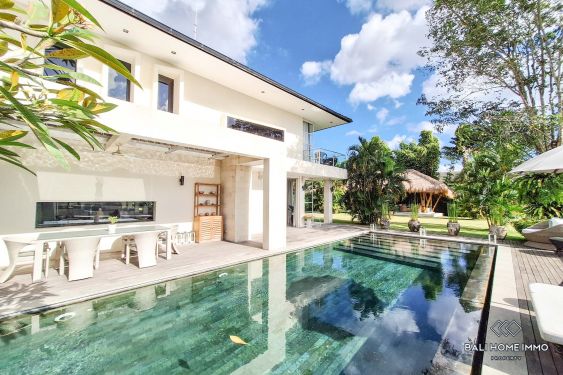 Image 1 from Dijual Vila Keluarga 3+1 Kamar dengan Taman Luas di Seseh Bali