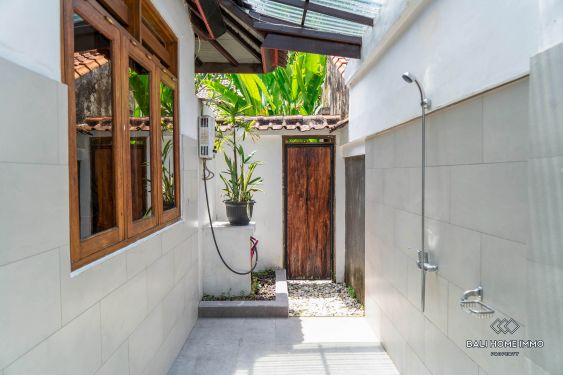 Image 2 from Villa Tropis Bali 3 Kamar Tidur di Pusat Petitenget untuk Disewa