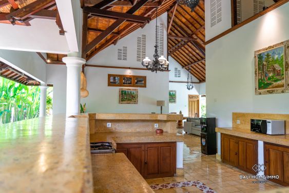 Image 2 from 3 Bedroom Balinese Tropical Villa in the Heart of Petitenget for Rent