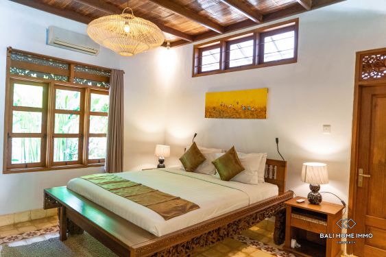 Image 2 from Villa Tropis Bali 3 Kamar Tidur di Pusat Petitenget untuk Disewa