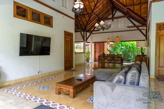 Image 5 from 3 Bedroom Balinese Tropical Villa in the Heart of Petitenget for Rent