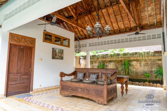 Image 7 from 3 Bedroom Balinese Tropical Villa in the Heart of Petitenget for Rent