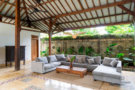 Image 8 from 3 Bedroom Balinese Tropical Villa in the Heart of Petitenget for Rent