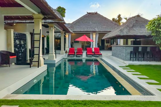 Image 1 from Villa bergaya Bali Klasik dengan 3 Kamar  Dijual di Seminyak Bali