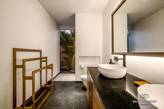 Image 12 from Villa Desainer 3 Kamar Dijual di Buduk