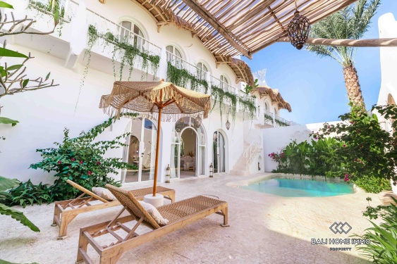 Villa design de 3 chambres avec vue sur l'océan à vendre près de la plage de Seseh à Bali