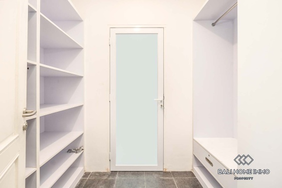 Image 18 from Villa Keluarga 3 Kamar untuk Disewa di Tepi Pantai Seminyak