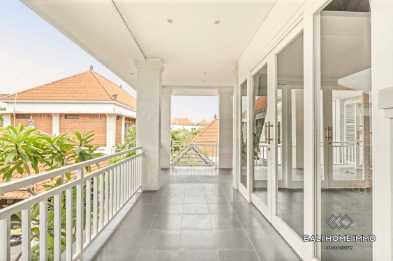 Image 13 from Villa Keluarga 3 Kamar untuk Disewa di Tepi Pantai Seminyak