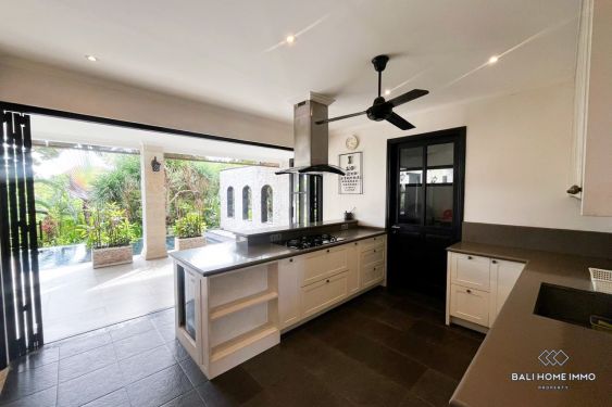 Image 9 from Villa Keluarga 3 Kamar dengan Taman Dijual dan Disewakan Bulanan di Berawa